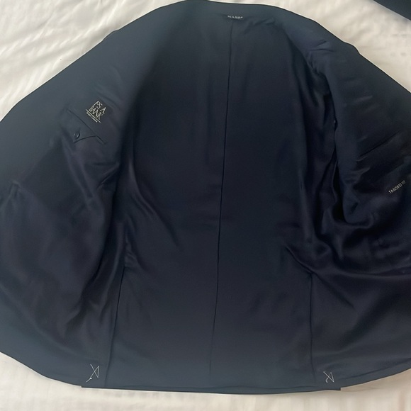 Jos. A. Bank Suit - Traveler’s Collection - Tailored fit- Natural Stretch - Picture 7 of 14